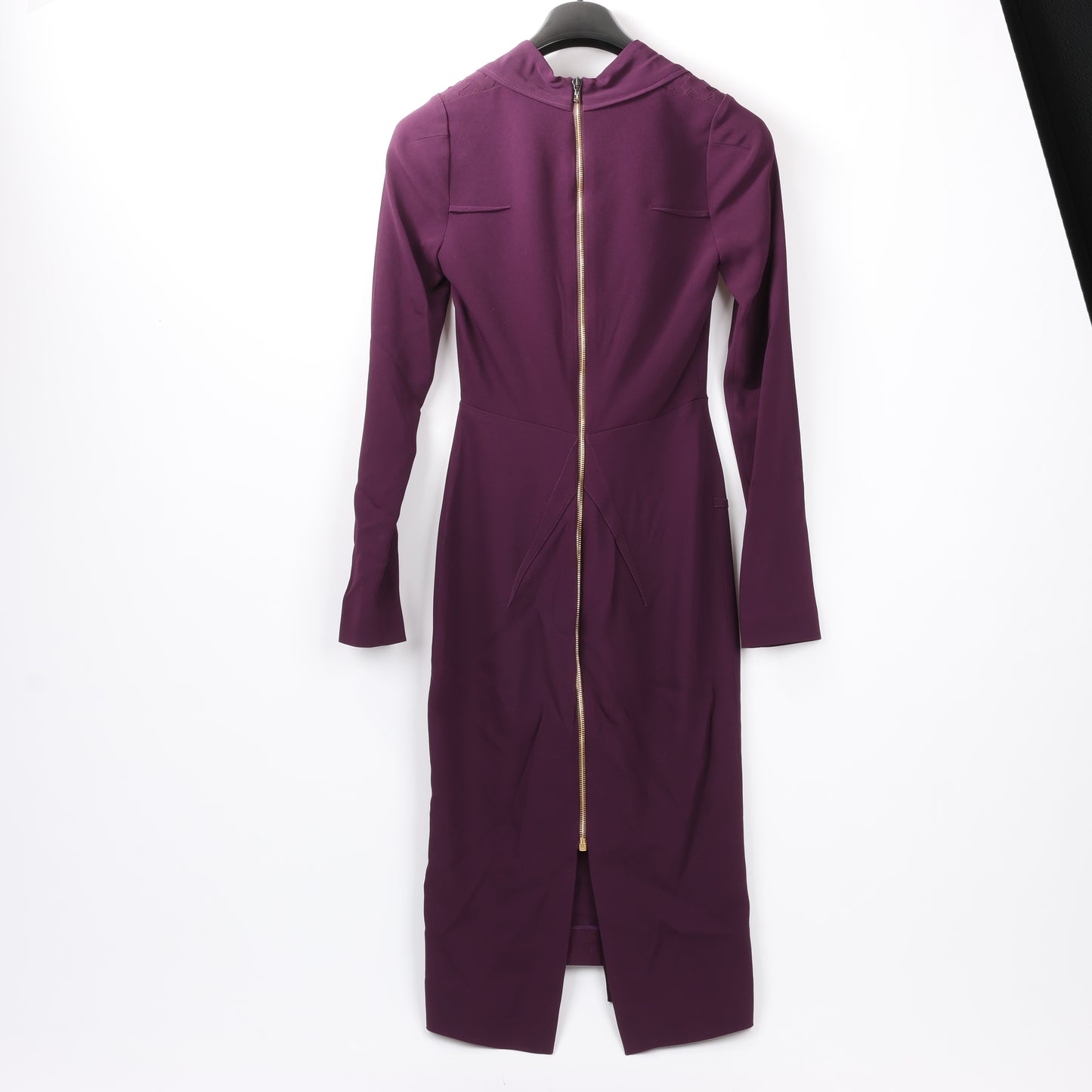 Roland Mouret – Figurbetontes Midikleid mit tiefem V-Ausschnitt in Pflaume – EU 34