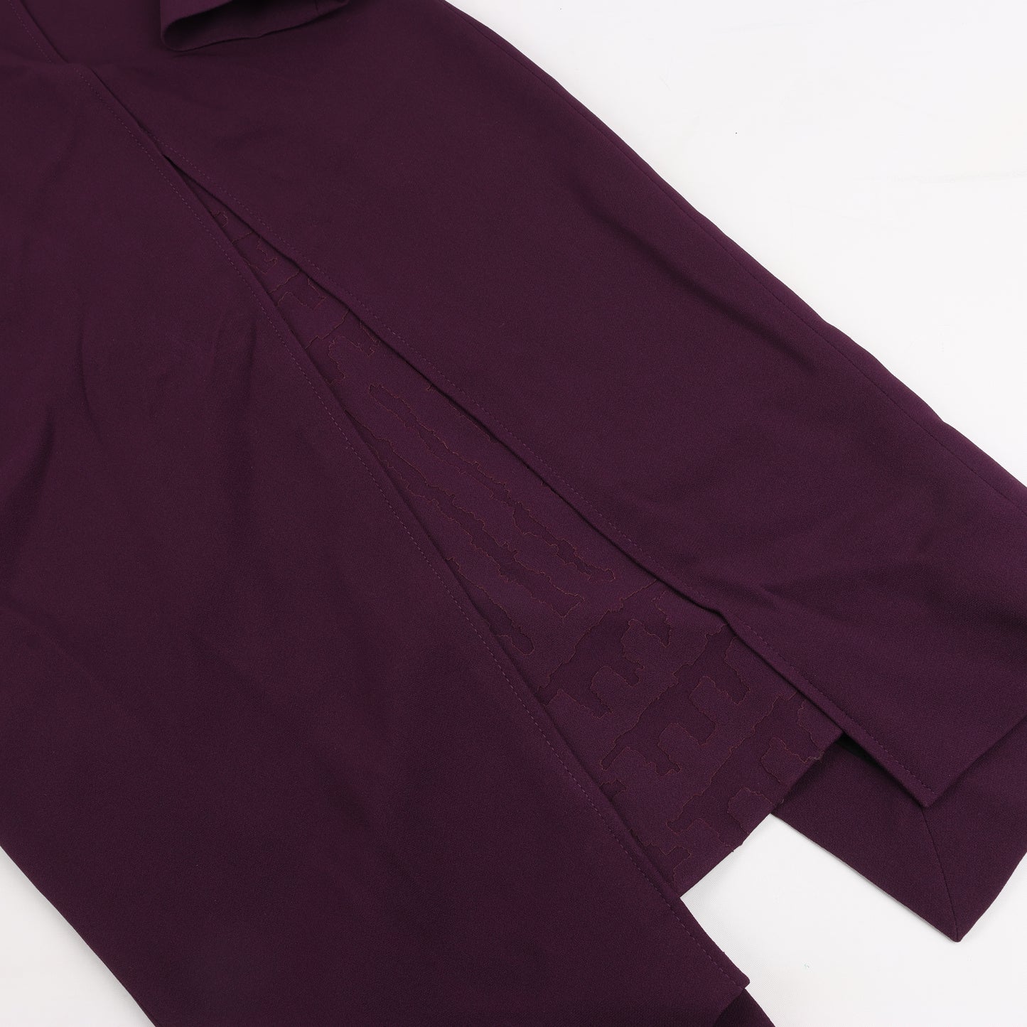 Roland Mouret – Figurbetontes Midikleid mit tiefem V-Ausschnitt in Pflaume – EU 34