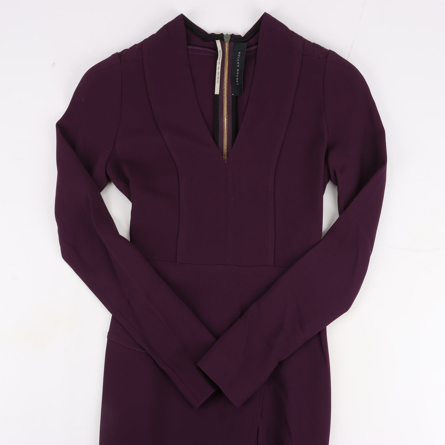 Roland Mouret – Figurbetontes Midikleid mit tiefem V-Ausschnitt in Pflaume – EU 34