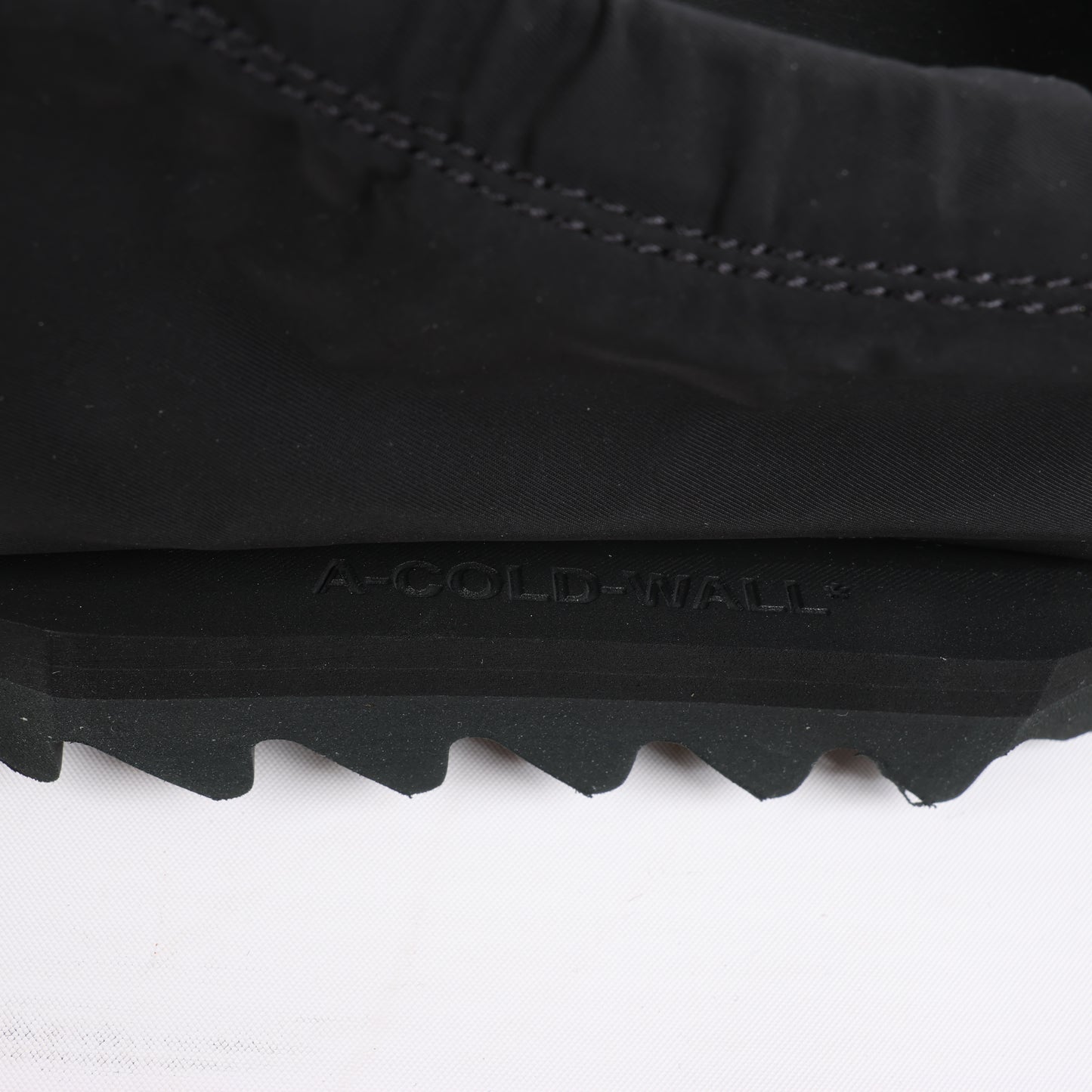 A-COLD-WALL* Slip-On-Sneaker mit Kordelzug in Schwarz, Größe 45 EU