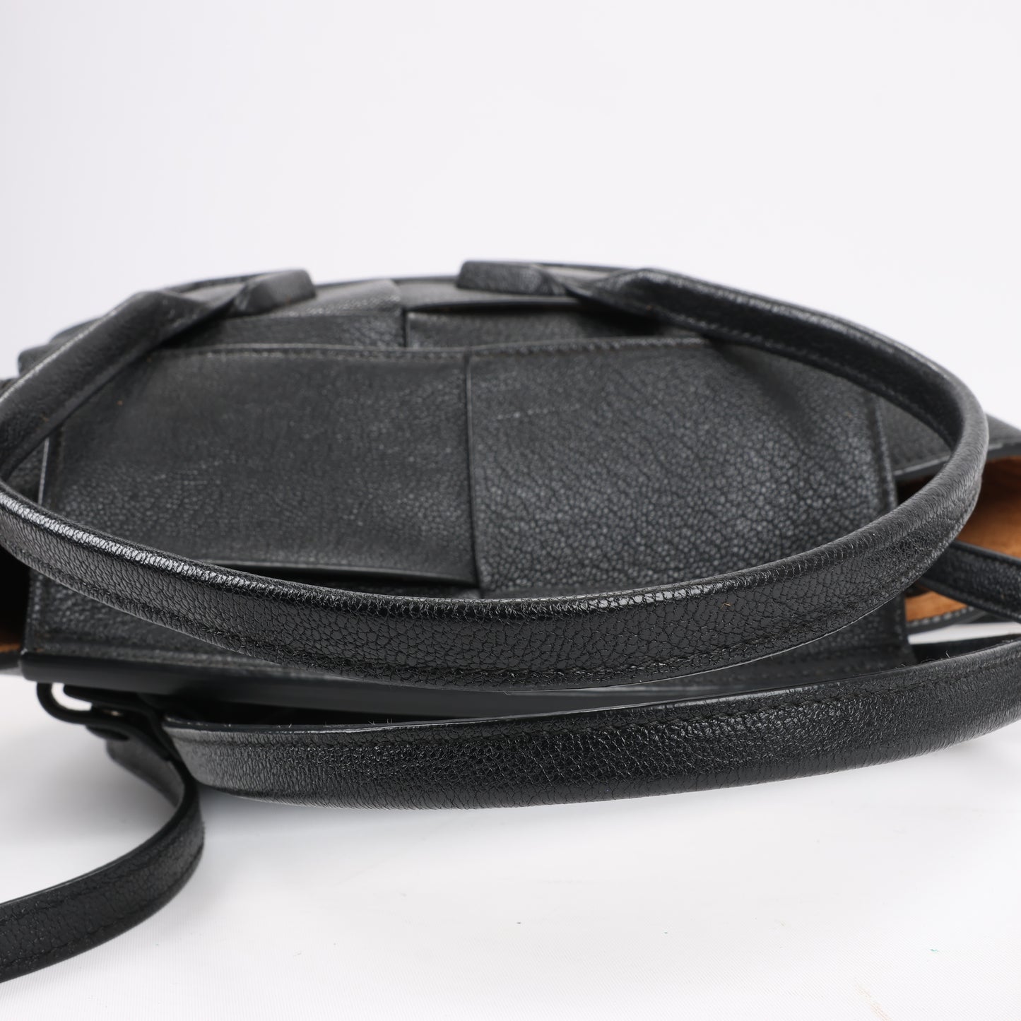 Bottega Veneta Arco Mini Leder Maxi Intrecciato 2Way Handtasche in Schwarz