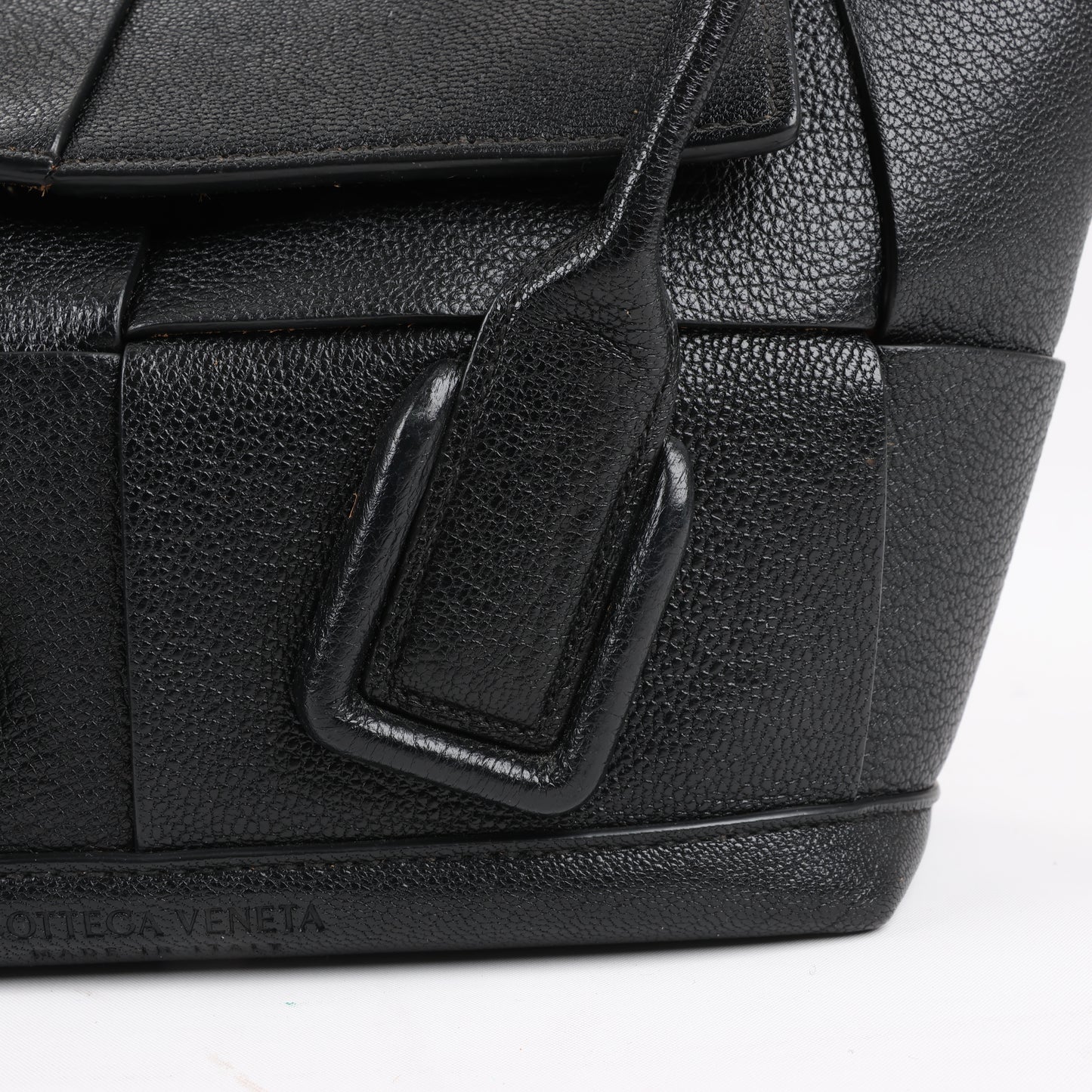 Bottega Veneta Arco Mini Leder Maxi Intrecciato 2Way Handtasche in Schwarz