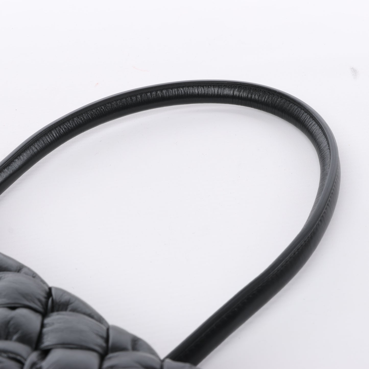 Bottega Veneta – Rumple Desiree – Schultertasche aus gewebtem Leder in Schwarz