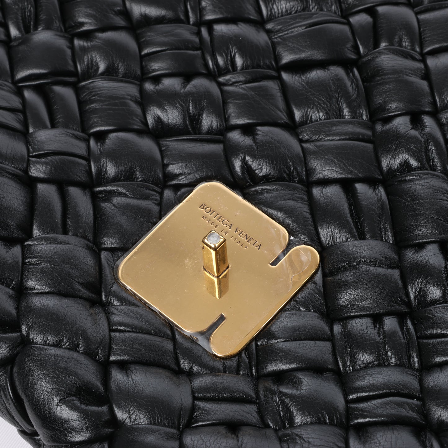 Bottega Veneta – Rumple Desiree – Schultertasche aus gewebtem Leder in Schwarz