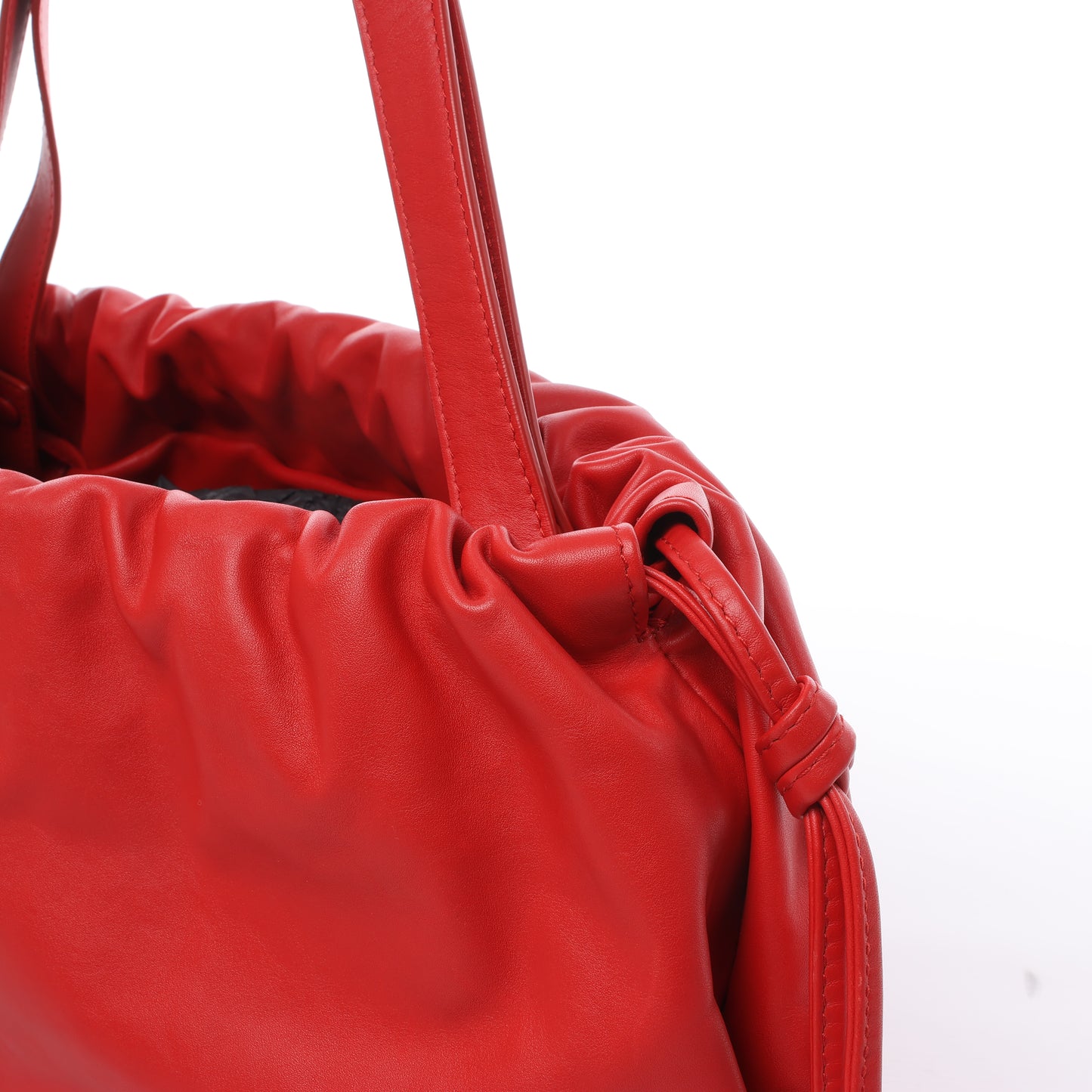 Bottega Veneta Bulb – Schultertasche aus glattem Leder in Rot