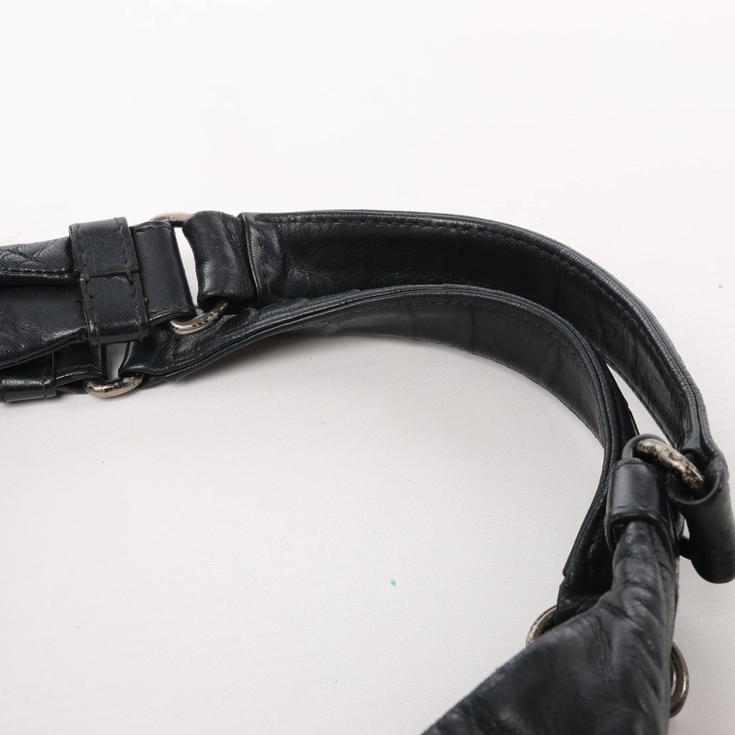 Bottega Veneta Intrecciato Campana Leder Umhängetasche in Schwarz 125787