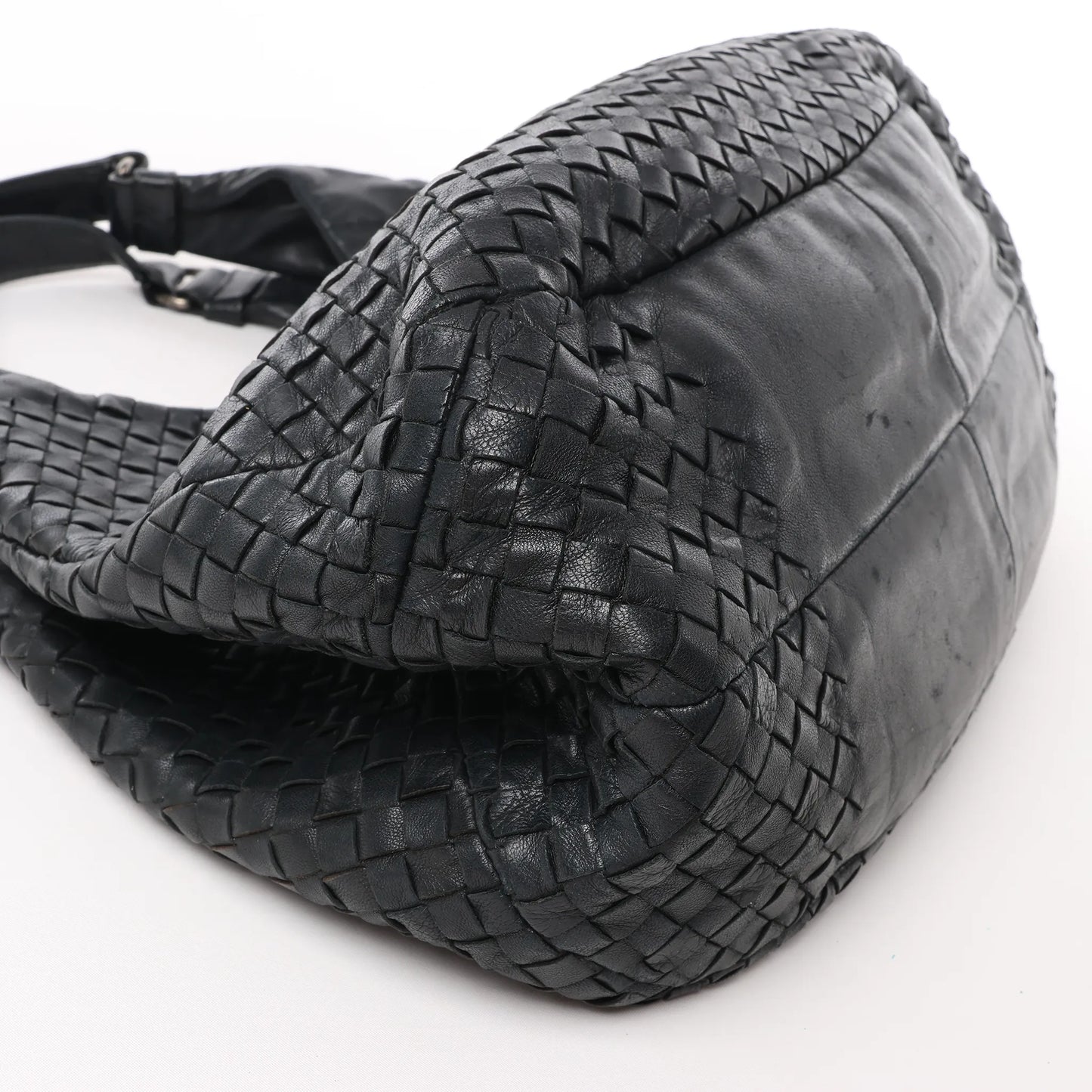 Bottega Veneta Intrecciato Campana Leder Umhängetasche in Schwarz 125787