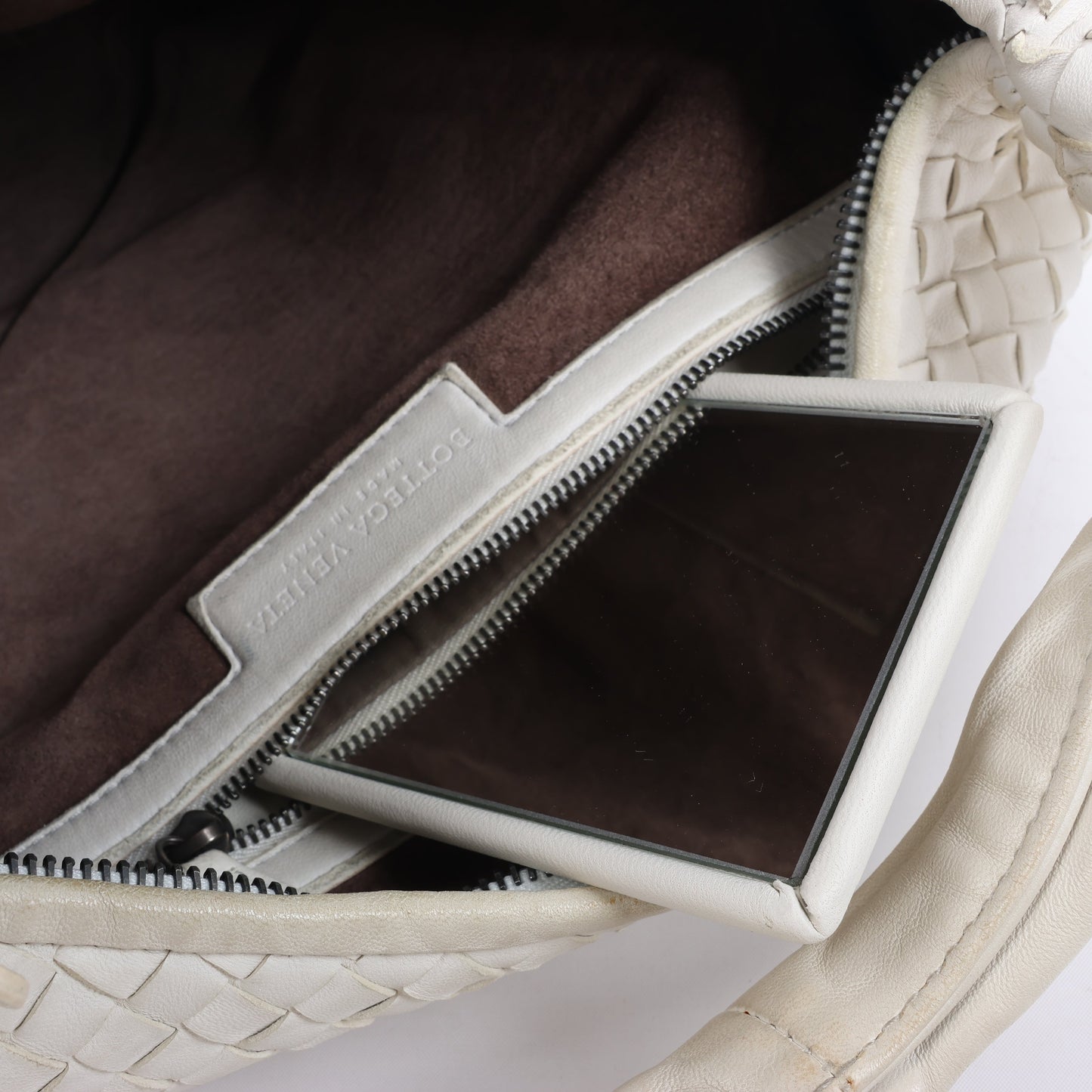 Bottega Veneta Intrecciato Hobo Leder Umhängetasche in Weiß