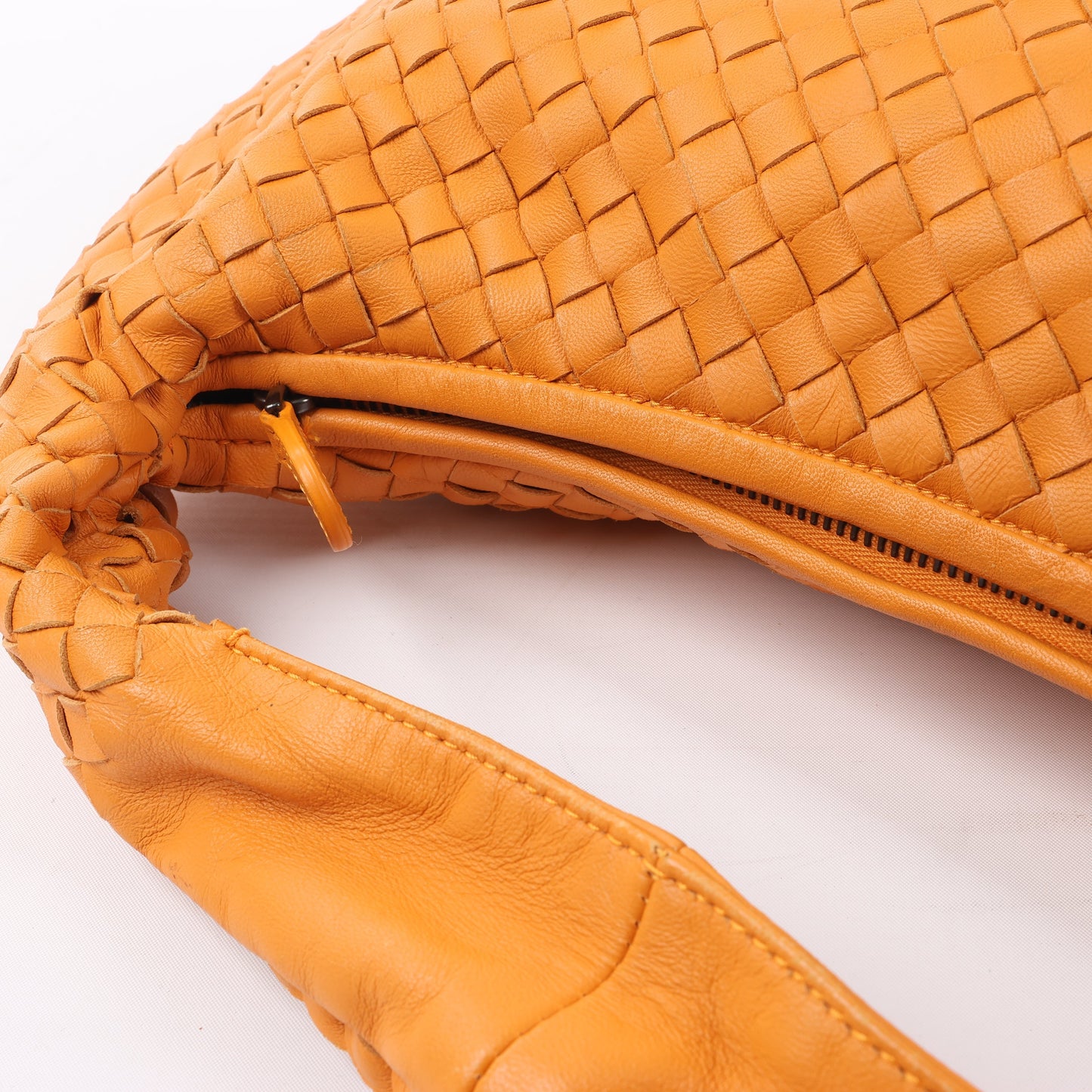 Bottega Veneta Intrecciato Hobo Leder Umhängetasche in Orange