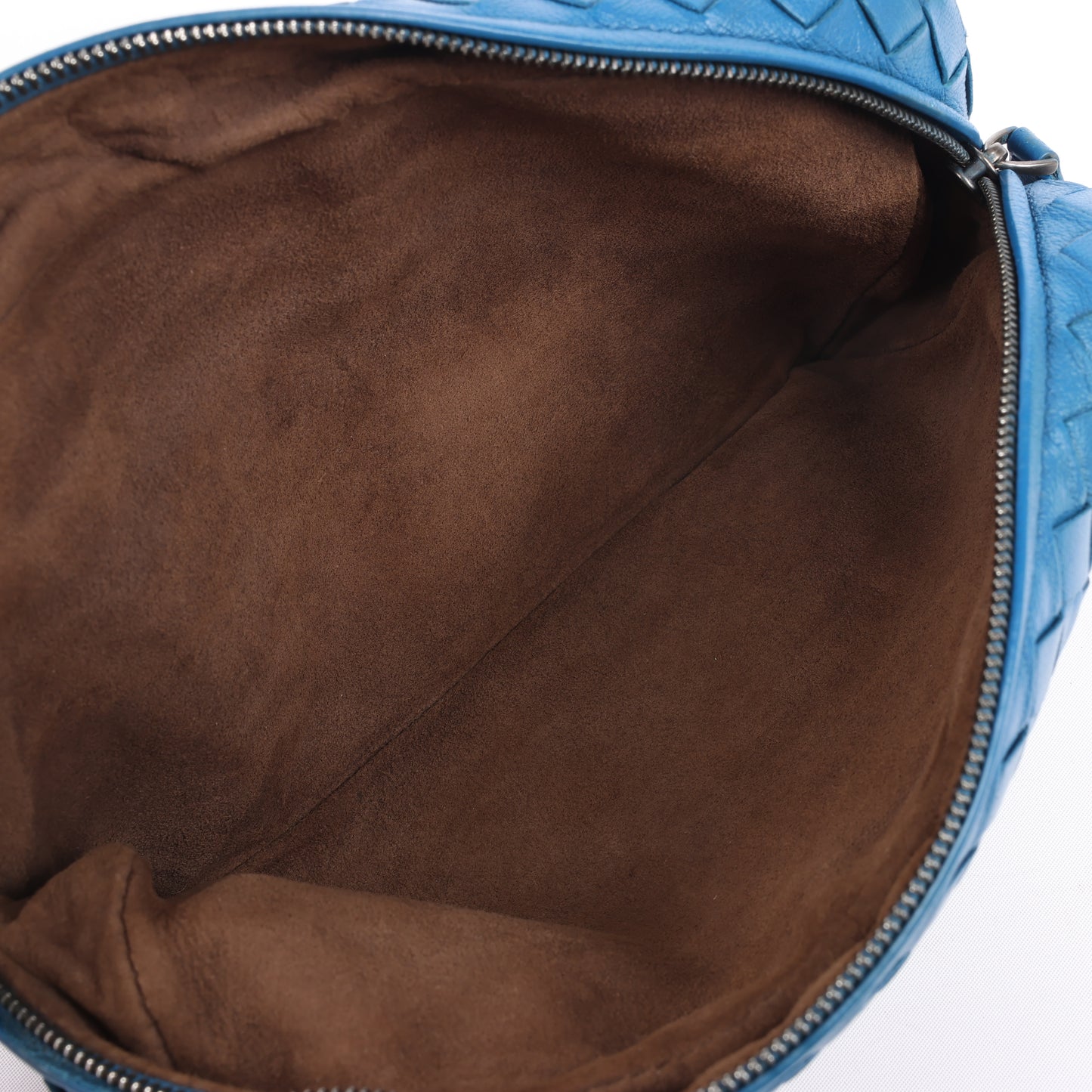 BOTTEGA VENETA Schultertasche aus Intrecciato-Leder mit Kette in Blau