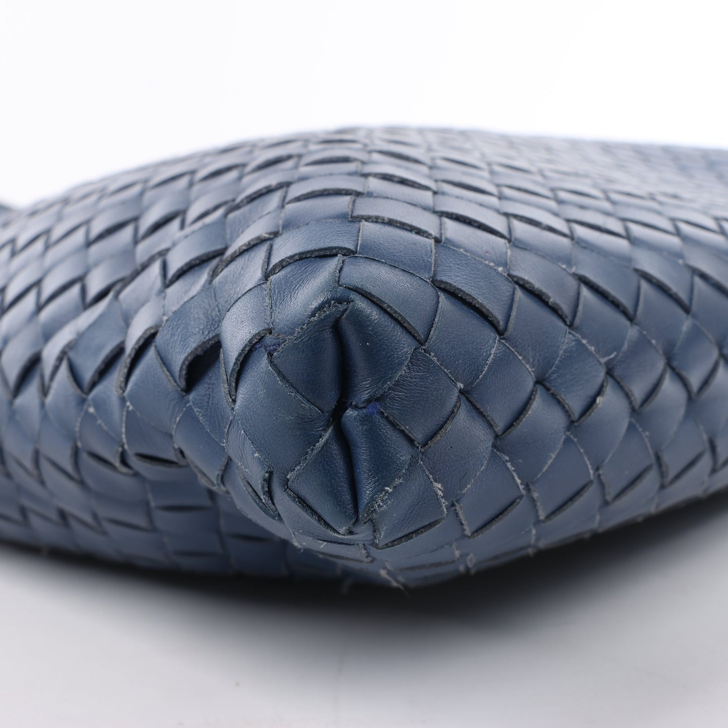 Bottega Veneta Nappa Intrecciato VN Umhängetasche in Blau 161623