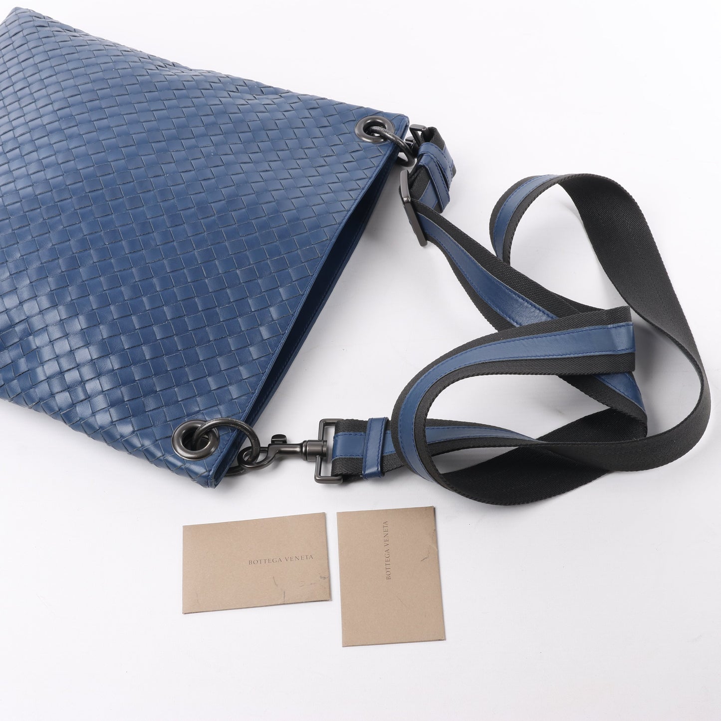 Bottega Veneta Nappa Intrecciato VN Umhängetasche in Blau 161623