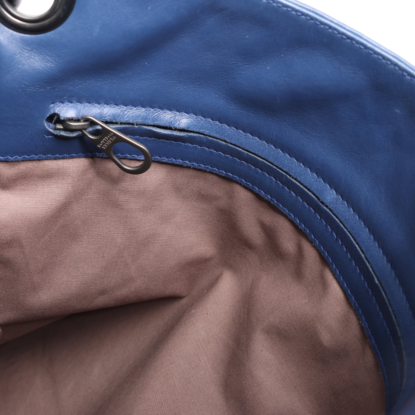 Bottega Veneta Nappa Intrecciato VN Umhängetasche in Blau 161623
