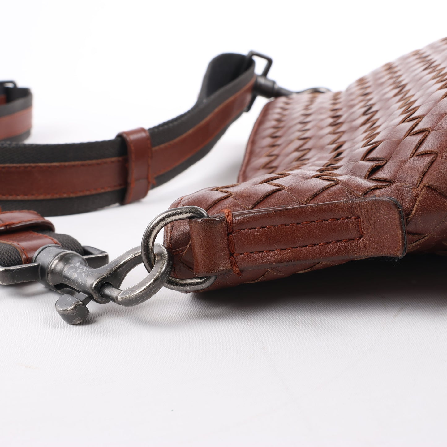 Bottega Veneta Nappa Intrecciato VN Umhängetasche in Braun