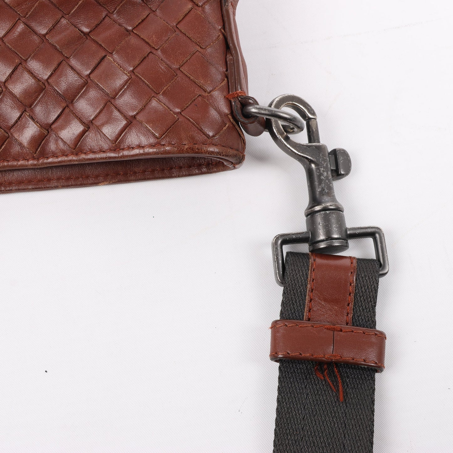 Bottega Veneta Nappa Intrecciato VN Umhängetasche in Braun