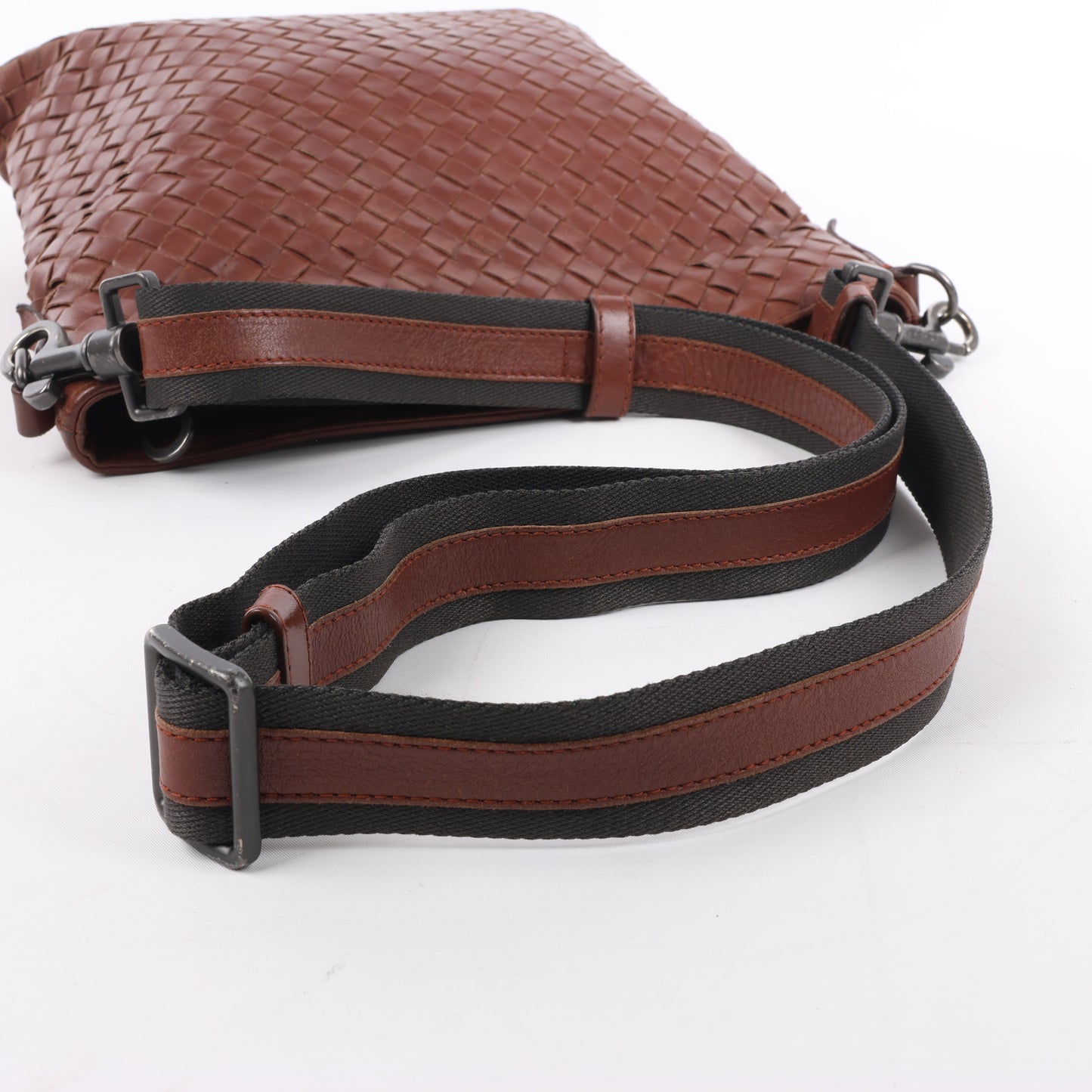 Bottega Veneta Nappa Intrecciato VN Umhängetasche in Braun