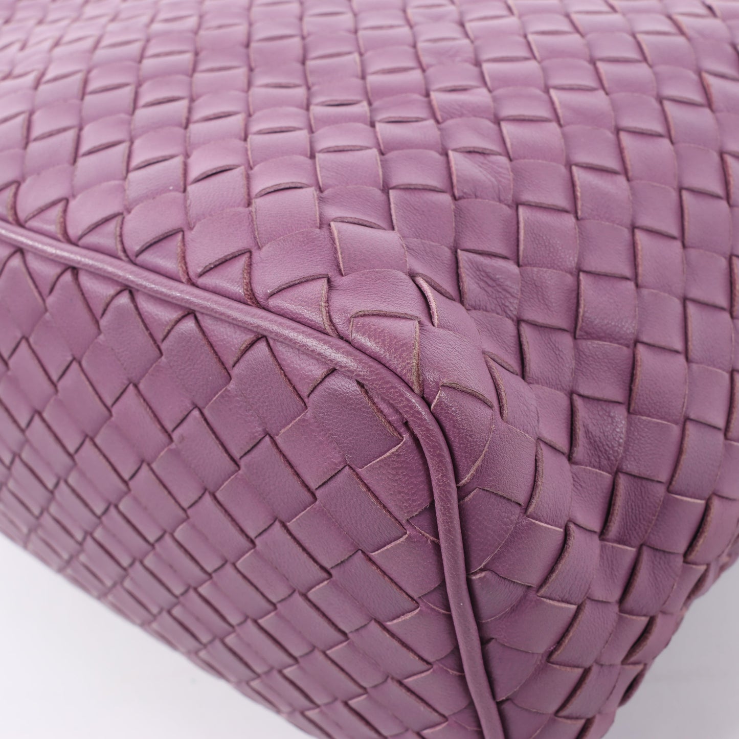 Bottega Veneta Intrecciato Leder One Shoulder Bag in Lila