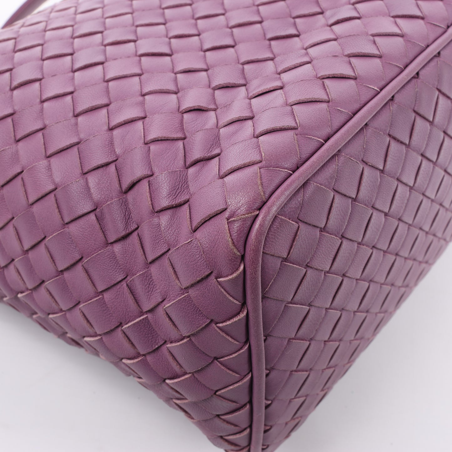 Bottega Veneta Intrecciato Leder One Shoulder Bag in Lila