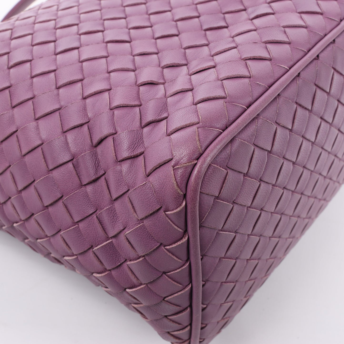 Bottega Veneta Intrecciato Leder One Shoulder Bag in Lila