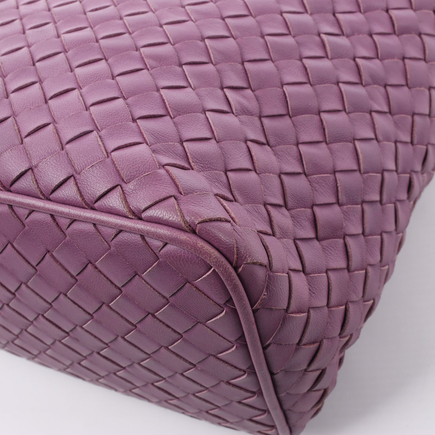 Bottega Veneta Intrecciato Leder One Shoulder Bag in Lila