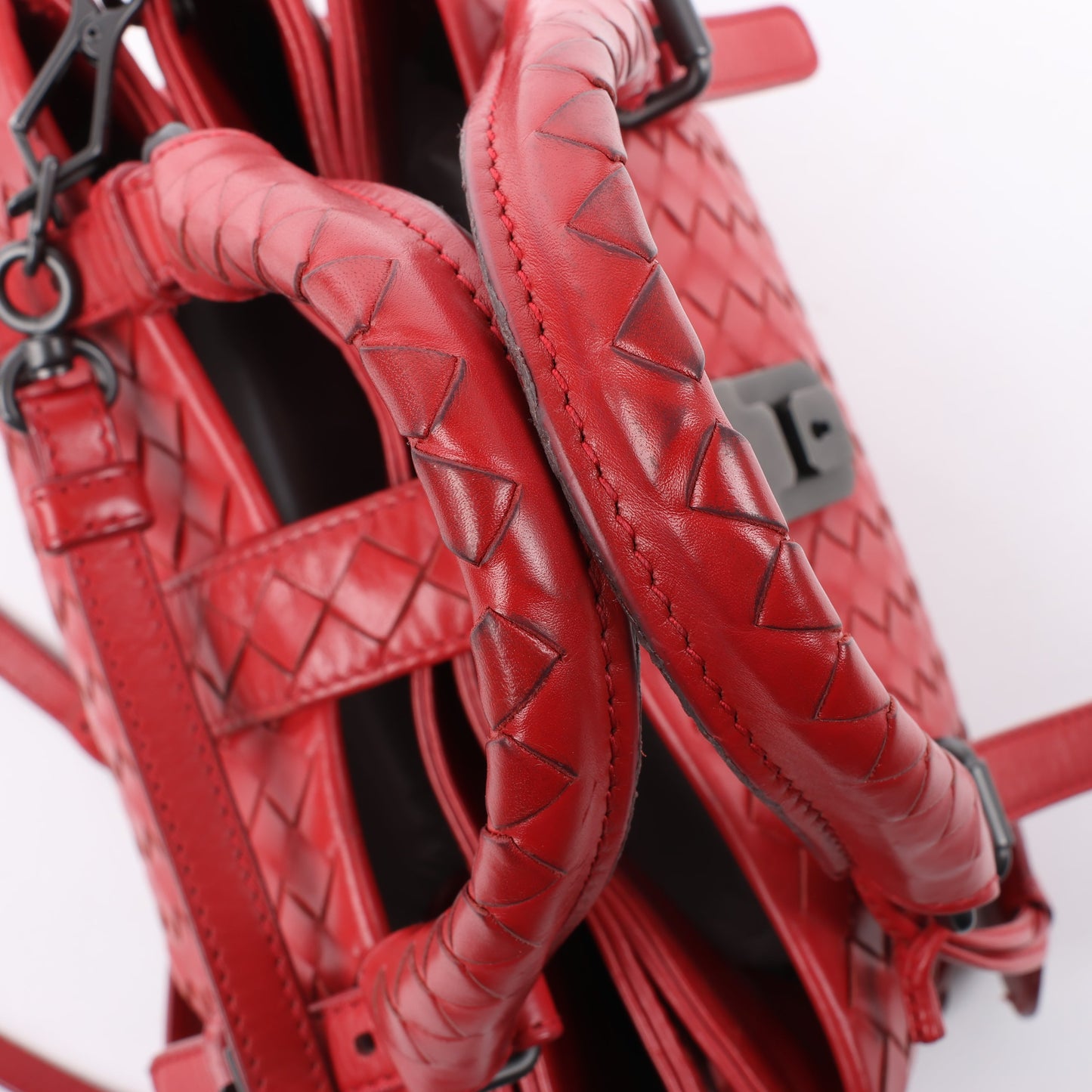 Bottega Veneta Intrecciato Roma Lederhandtasche in Rot