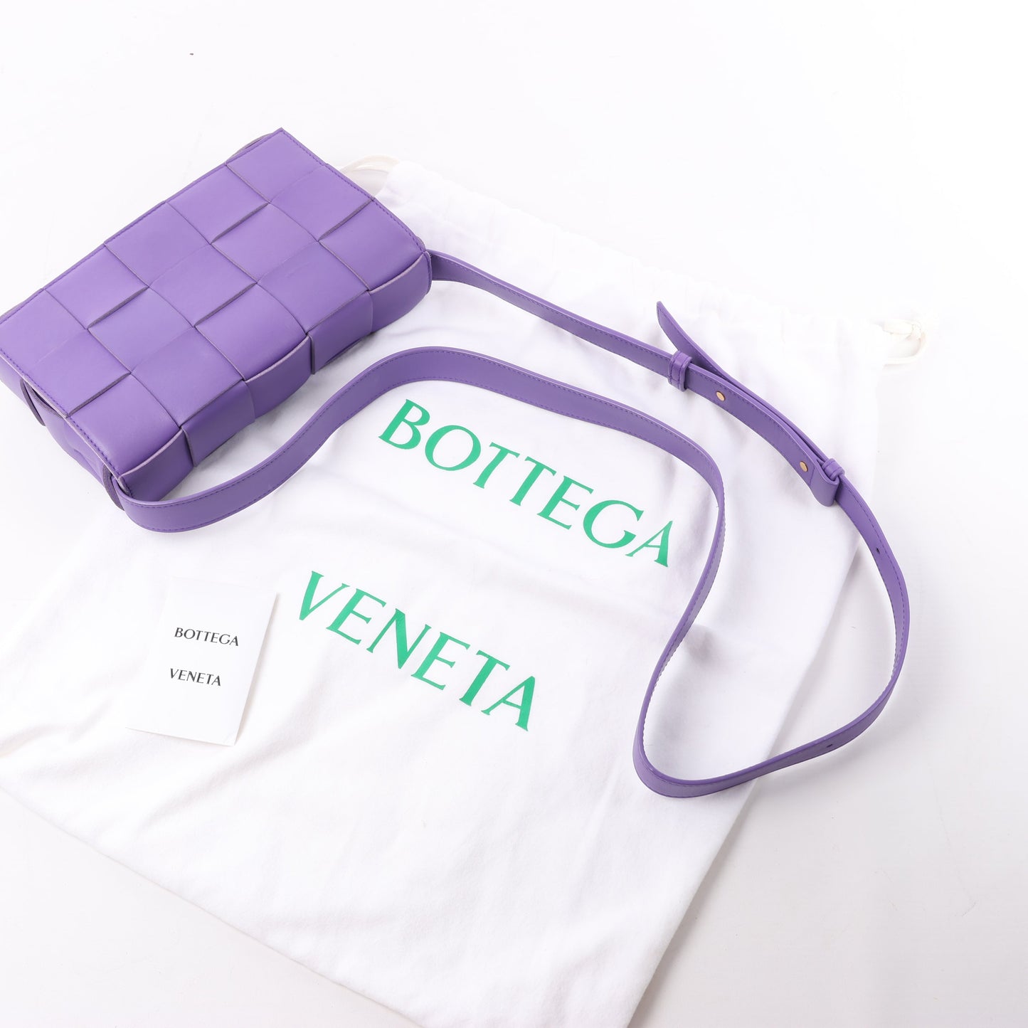 Bottega Veneta Maxi Intrecciato Kassetten-Umhängetasche aus Leder in Lila