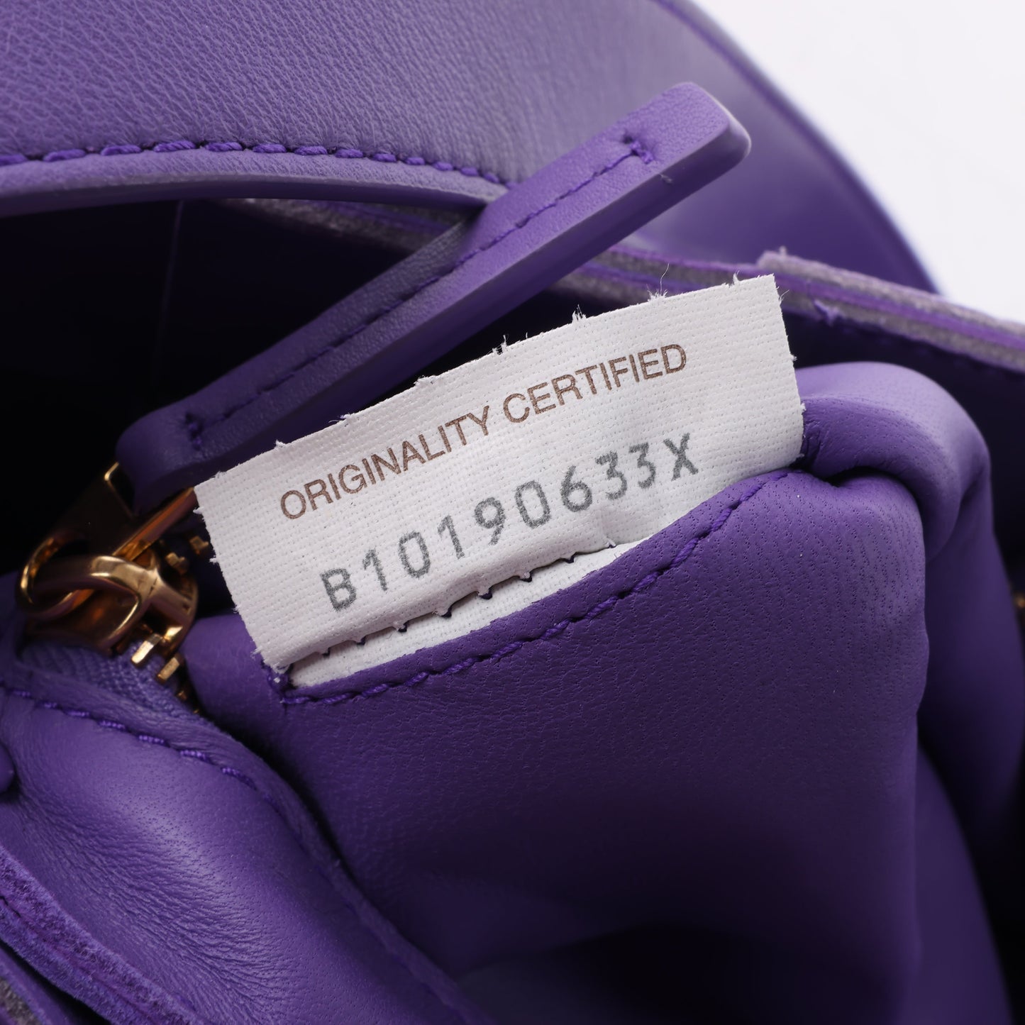Bottega Veneta Maxi Intrecciato Kassetten-Umhängetasche aus Leder in Lila