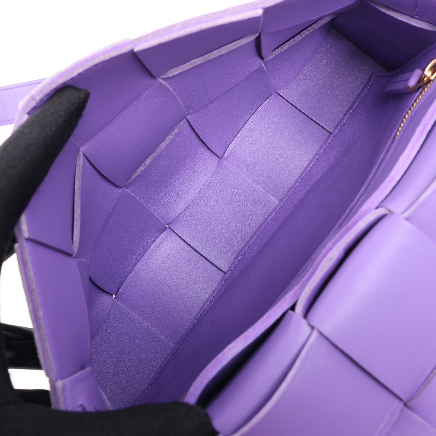 Bottega Veneta Maxi Intrecciato Kassetten-Umhängetasche aus Leder in Lila