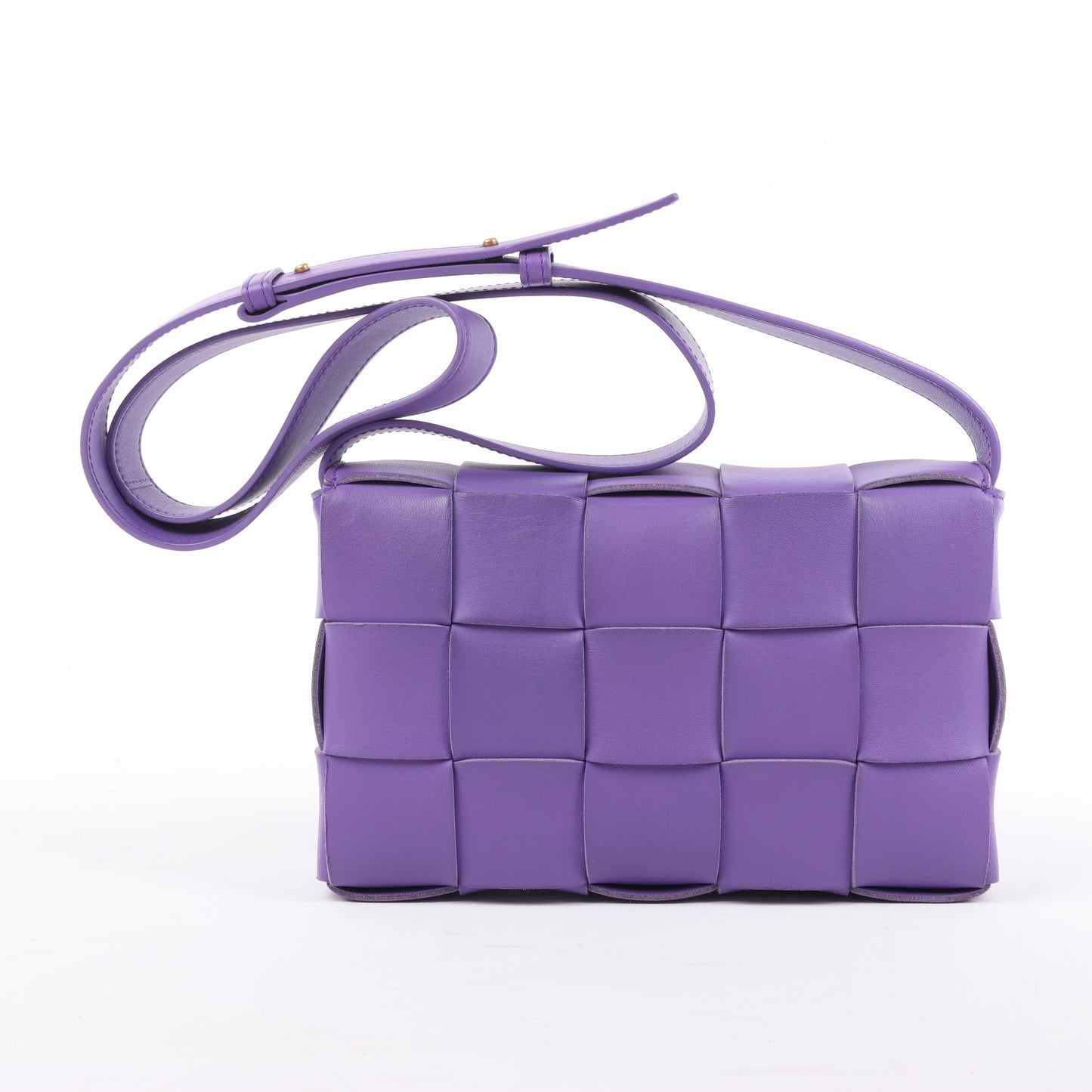 Bottega Veneta Maxi Intrecciato Kassetten-Umhängetasche aus Leder in Lila