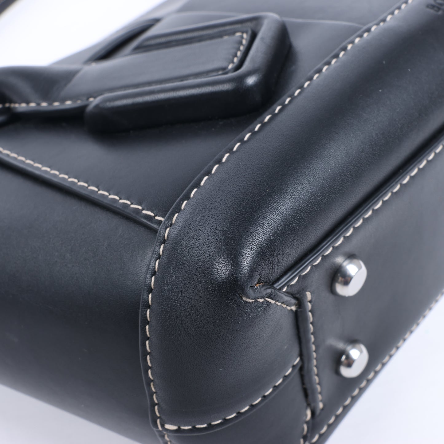 Bottega Veneta Arco Maxi Intrecciato Lederhandtasche in Schwarz