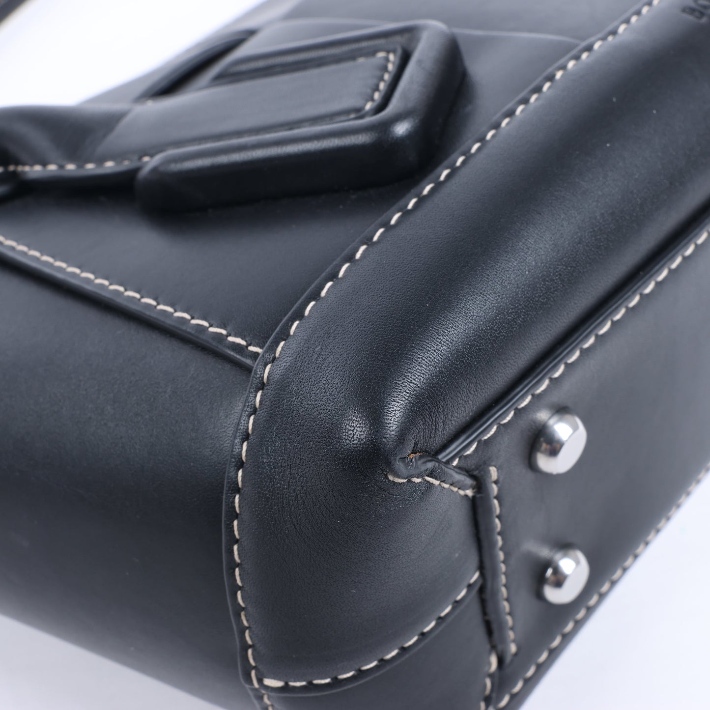 Bottega Veneta Arco Maxi Intrecciato Lederhandtasche in Schwarz