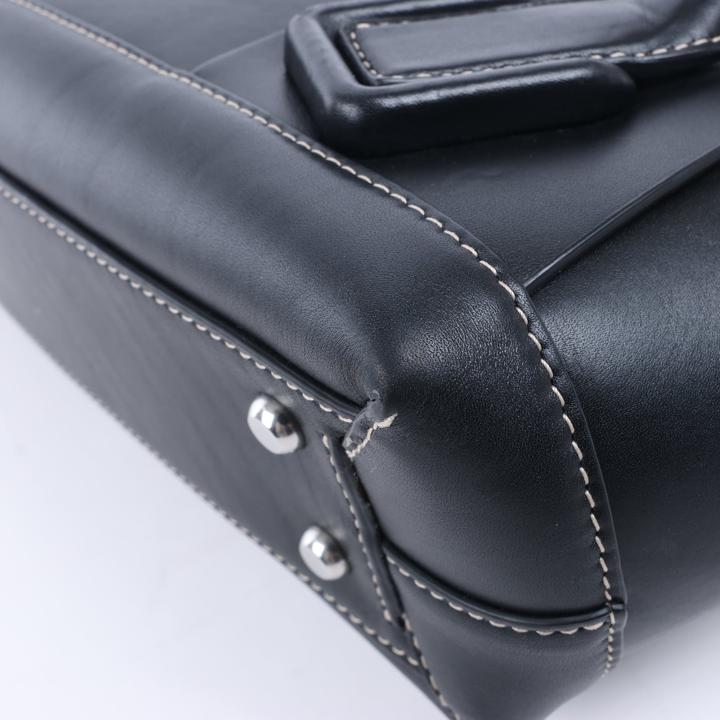 Bottega Veneta Arco Maxi Intrecciato Lederhandtasche in Schwarz