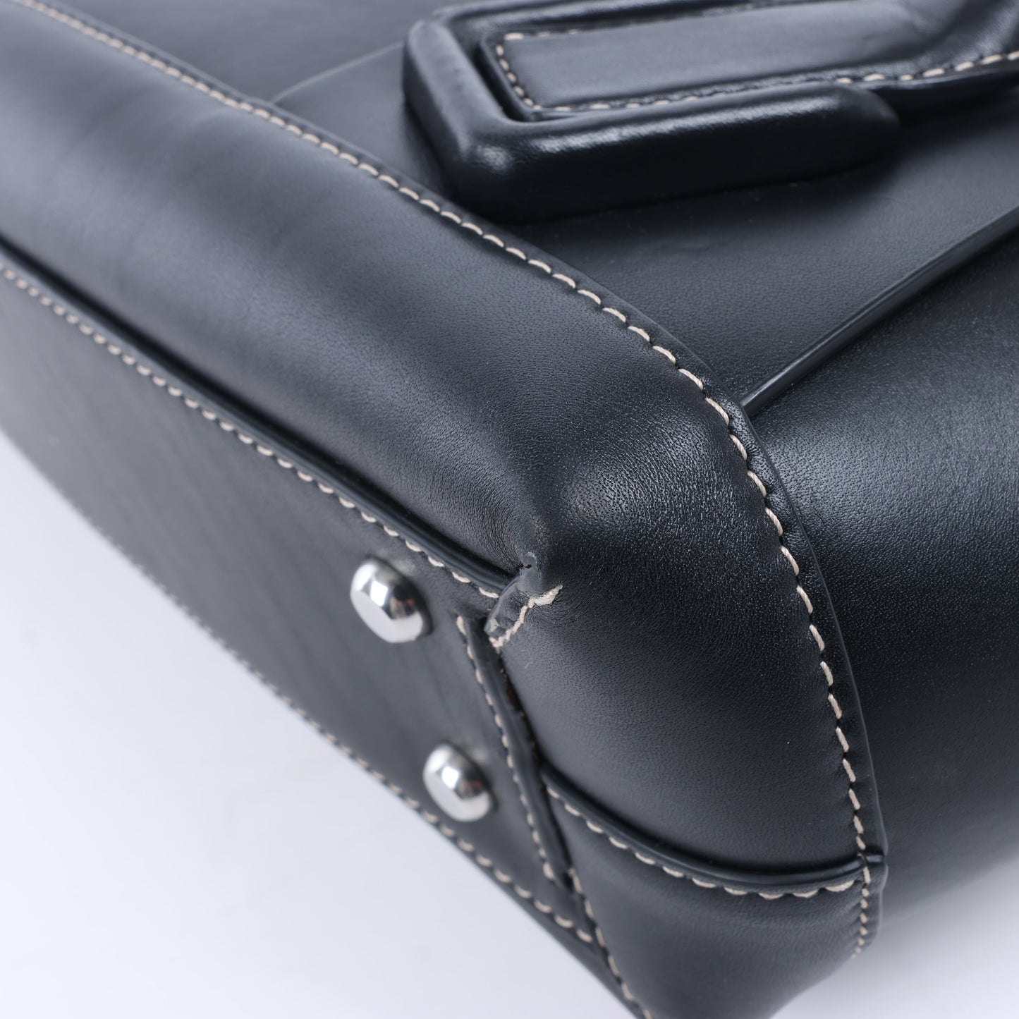 Bottega Veneta Arco Maxi Intrecciato Lederhandtasche in Schwarz