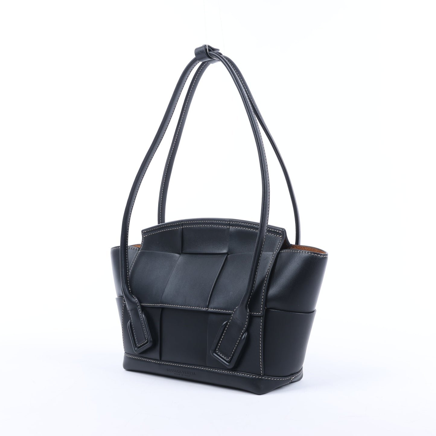 Bottega Veneta Arco Maxi Intrecciato Lederhandtasche in Schwarz