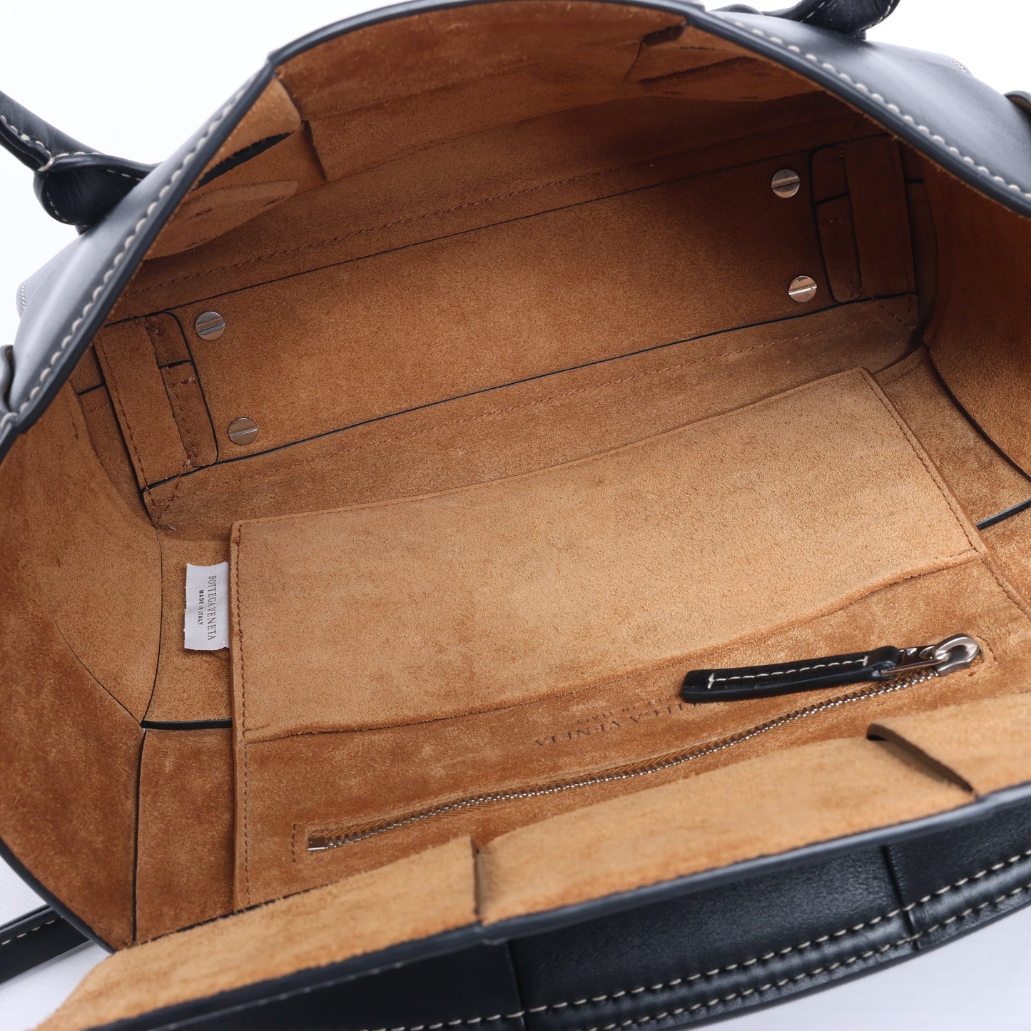 Bottega Veneta Arco Maxi Intrecciato Lederhandtasche in Schwarz