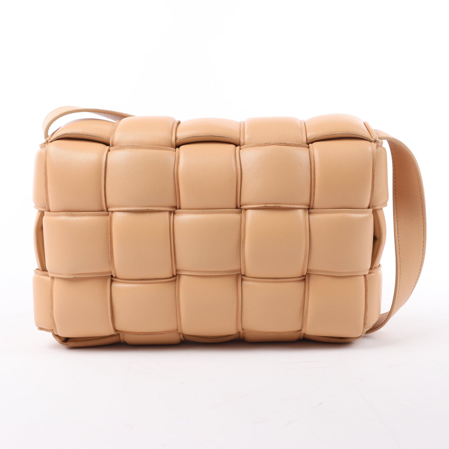 Bottega Veneta gepolsterte Kassetten-Maxi-Schultertasche aus Intrecciato-Leder in Beige