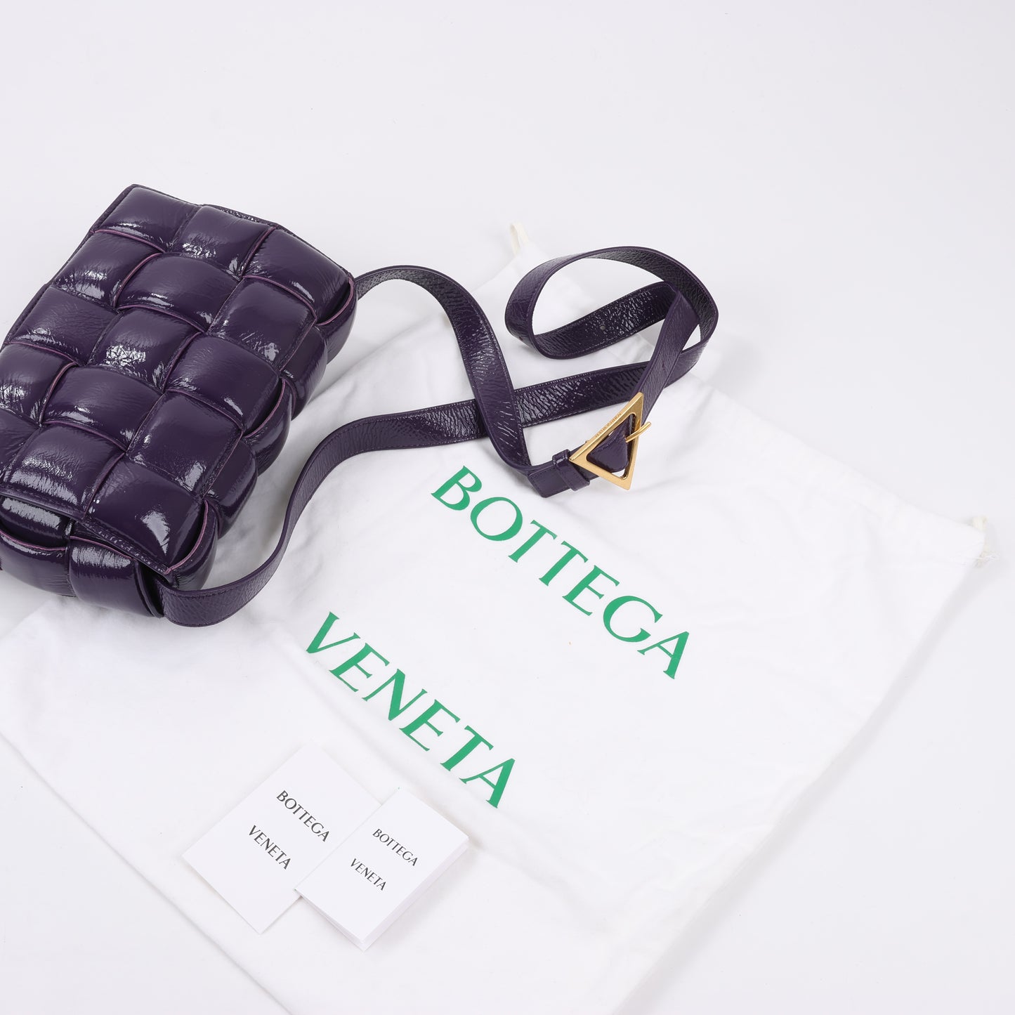 Bottega Veneta gepolsterte Kassetten-Maxi-Schultertasche aus Intrecciato-Leder in Lila