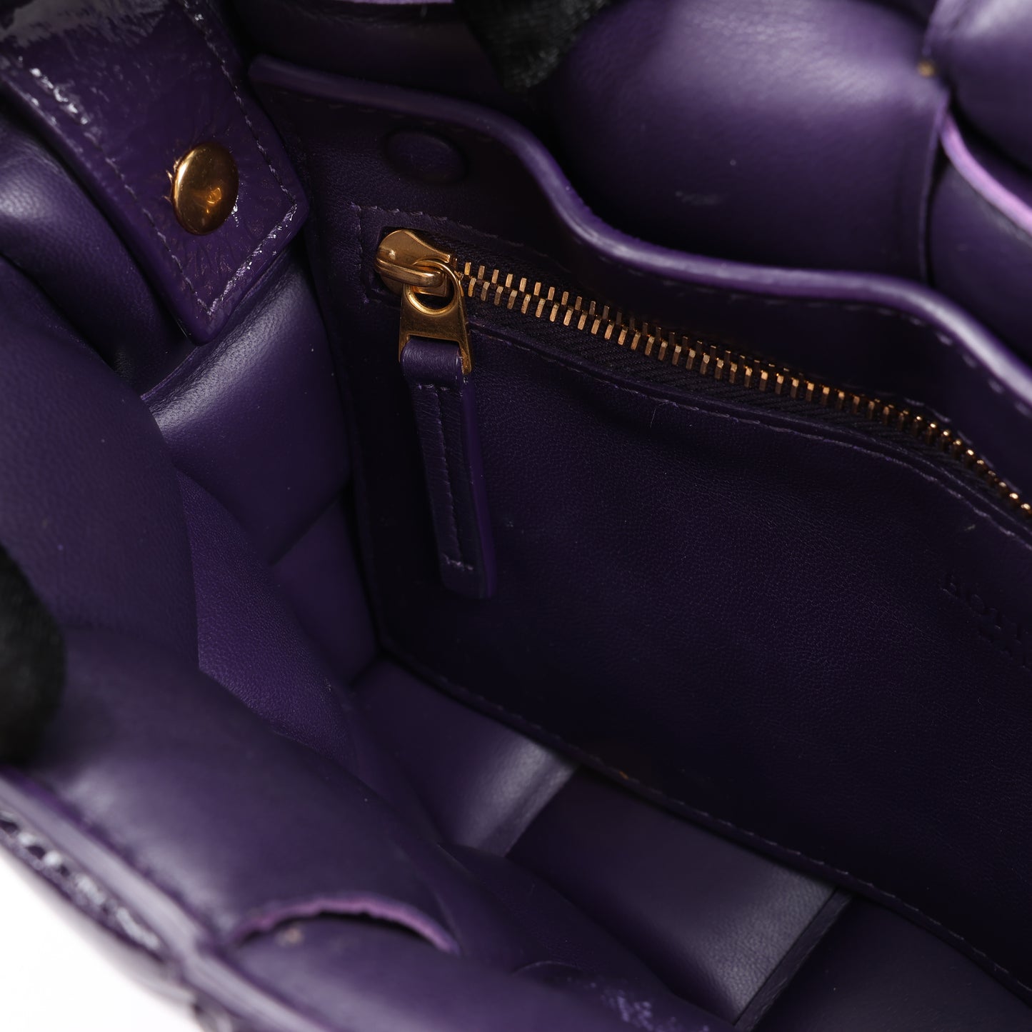 Bottega Veneta gepolsterte Kassetten-Maxi-Schultertasche aus Intrecciato-Leder in Lila
