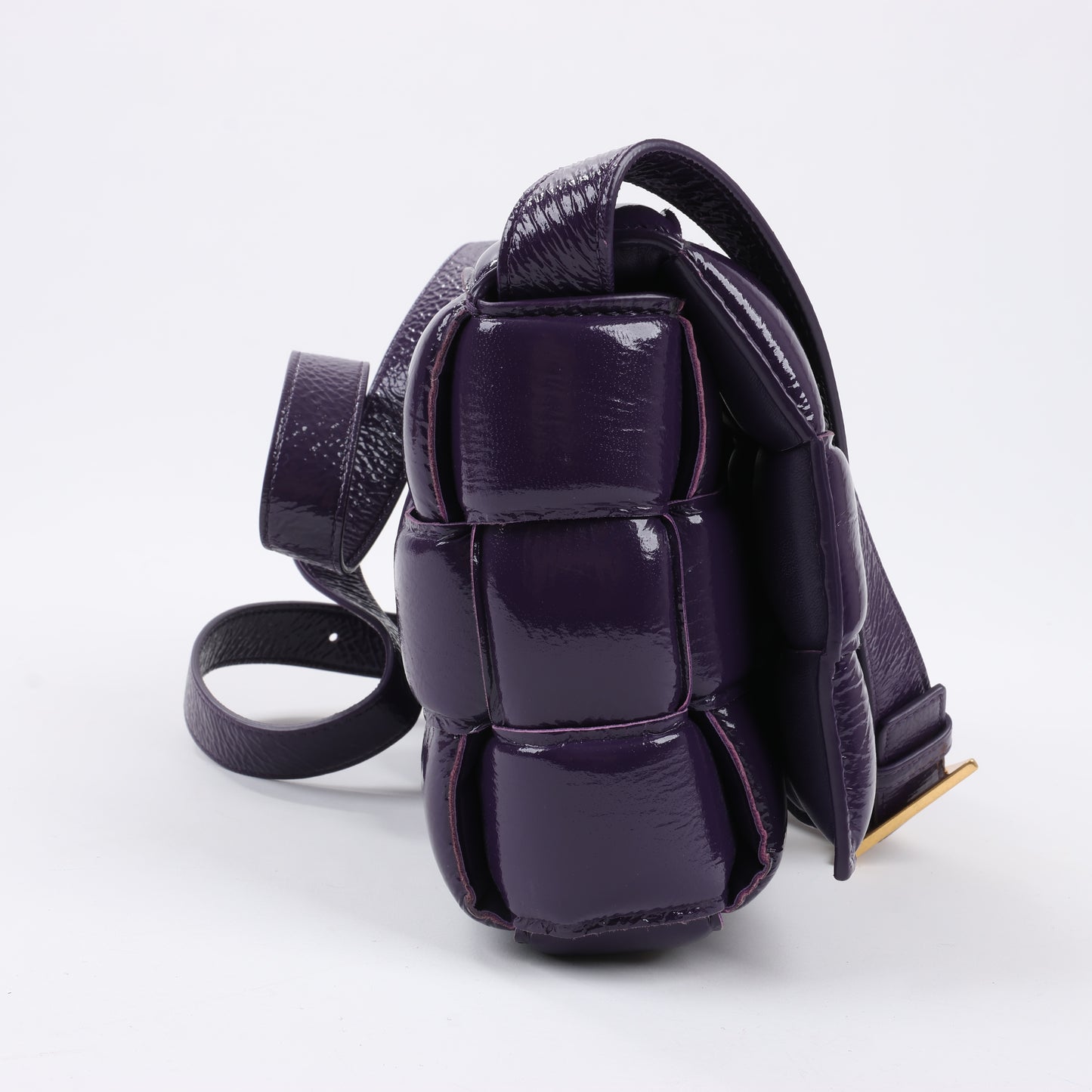 Bottega Veneta gepolsterte Kassetten-Maxi-Schultertasche aus Intrecciato-Leder in Lila
