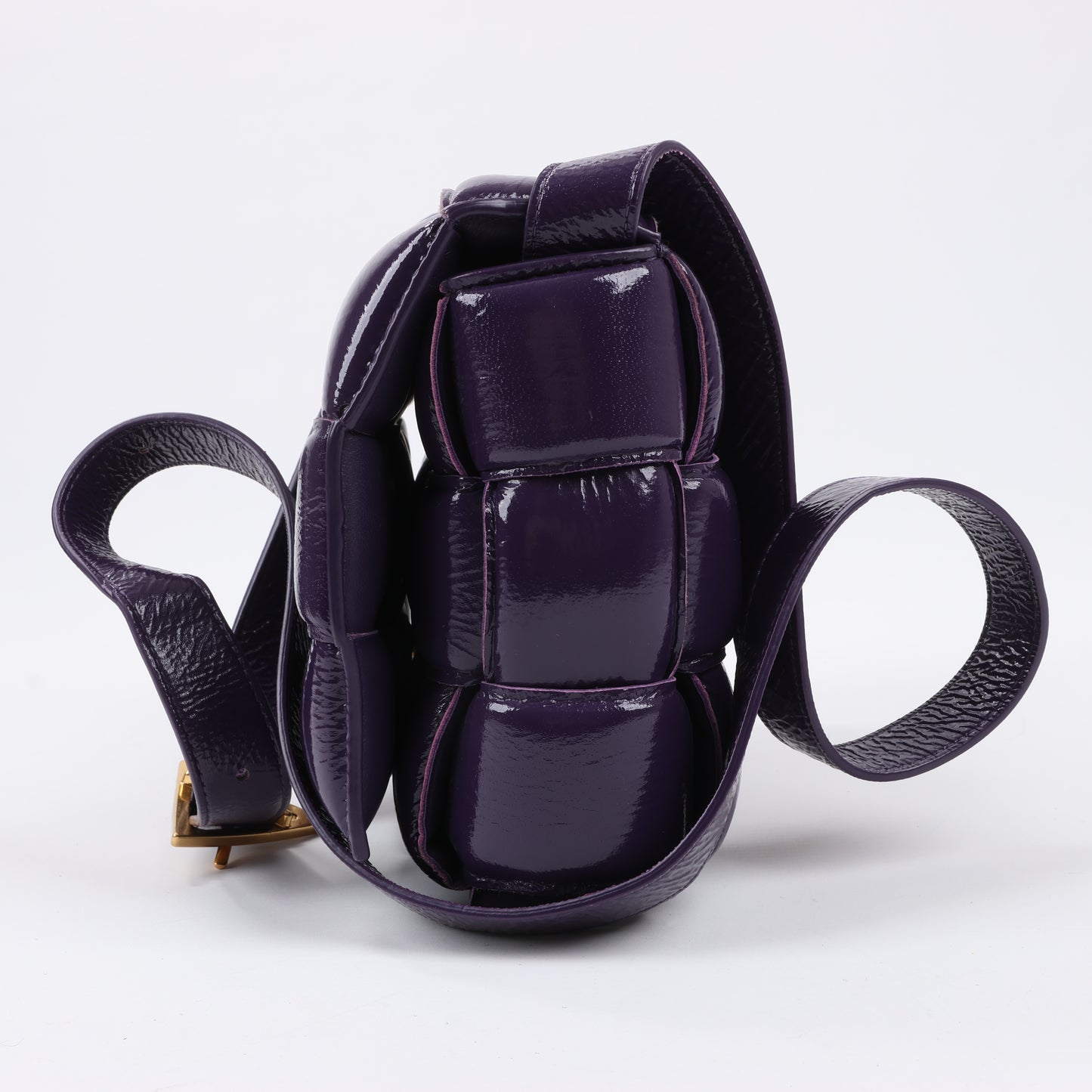Bottega Veneta gepolsterte Kassetten-Maxi-Schultertasche aus Intrecciato-Leder in Lila
