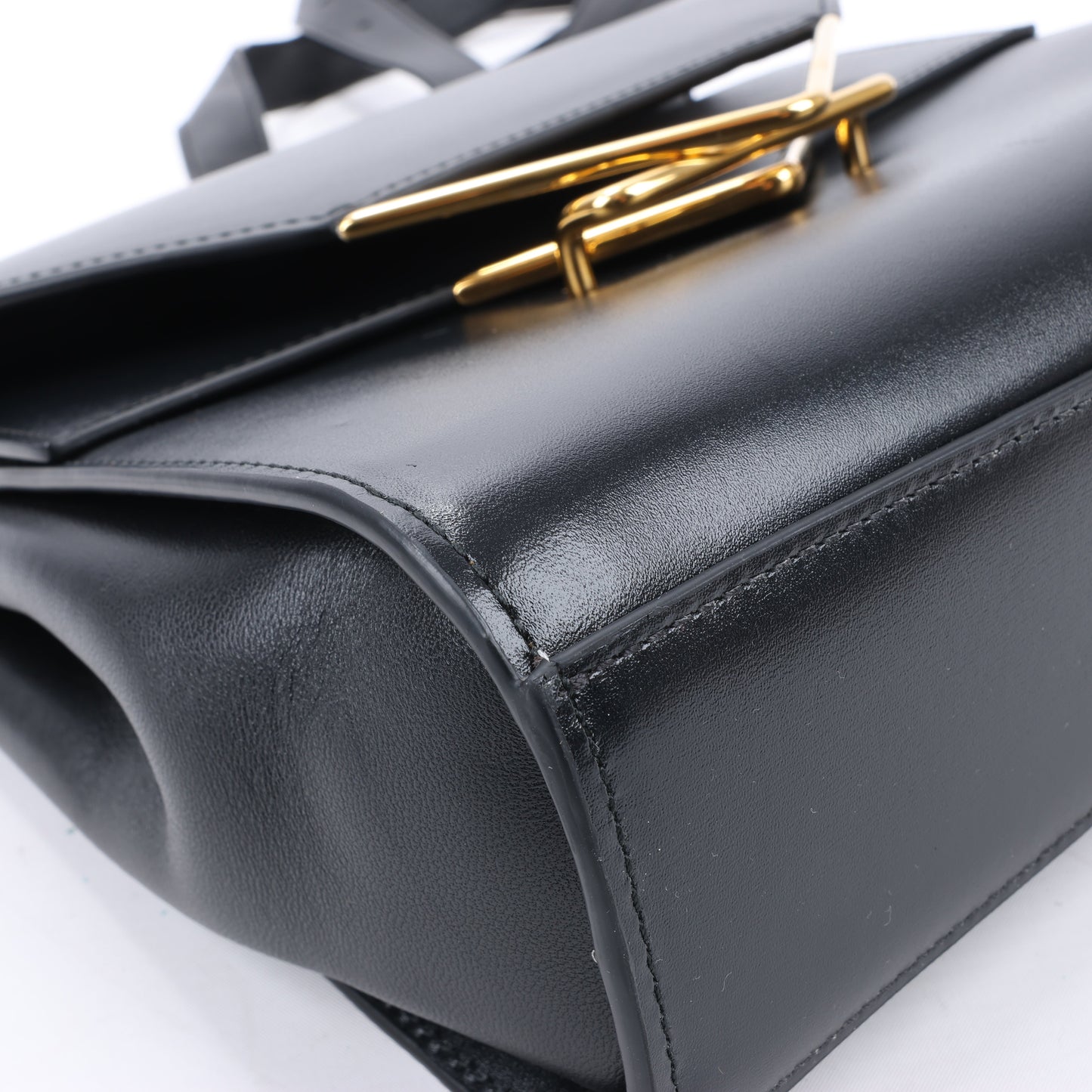 Bottega Veneta Box Calfskin Nappa Clip Shoulder Bag in Black