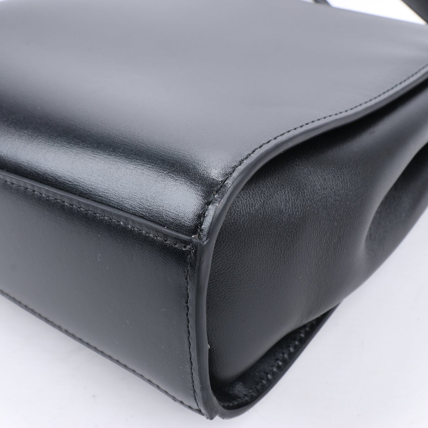 Bottega Veneta Box Calfskin Nappa Clip Shoulder Bag in Black