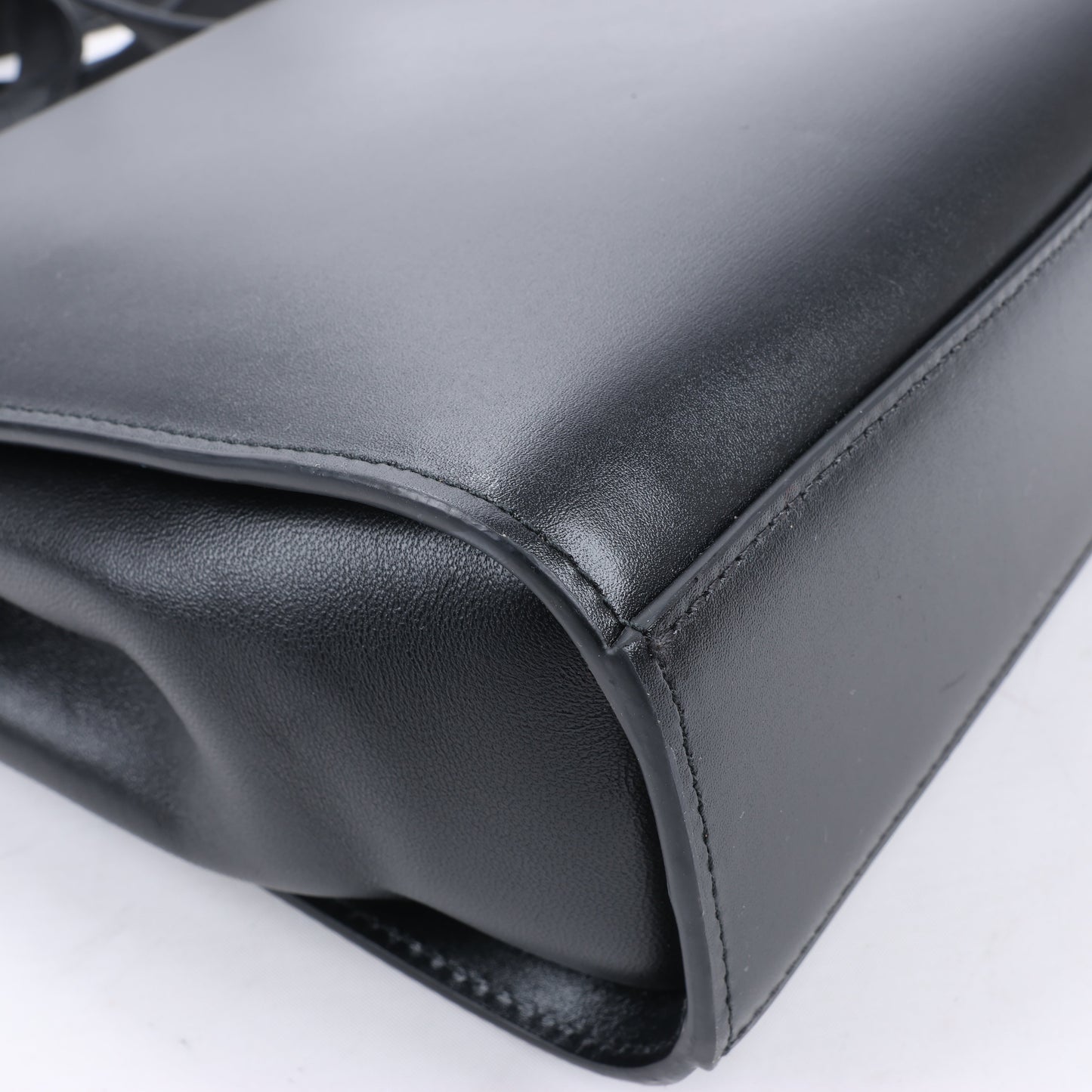 Bottega Veneta Box Calfskin Nappa Clip Shoulder Bag in Black