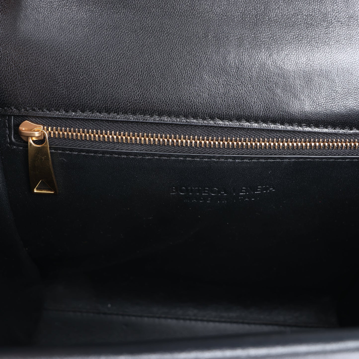Bottega Veneta Box Calfskin Nappa Clip Shoulder Bag in Black