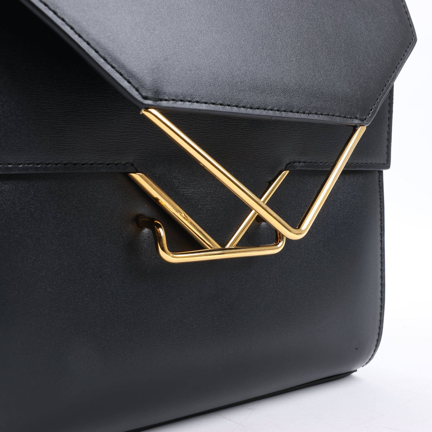 Bottega Veneta Box Calfskin Nappa Clip Shoulder Bag in Black