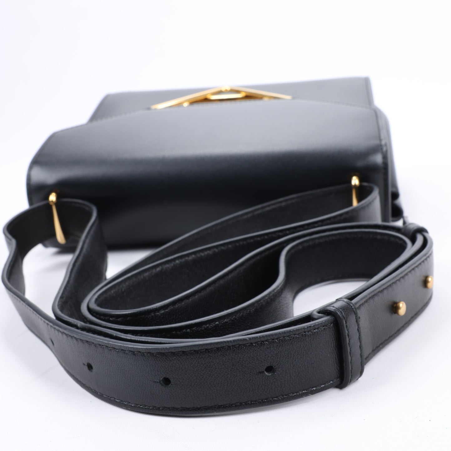 Bottega Veneta Box Calfskin Nappa Clip Shoulder Bag in Black