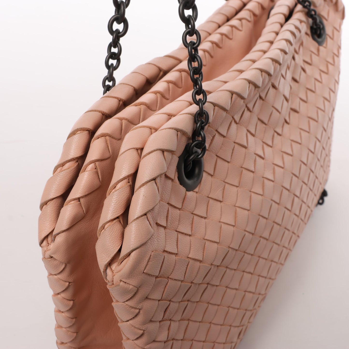 Bottega Veneta Intrecciato-Lederketten-Umhängetasche in Puderrosa
