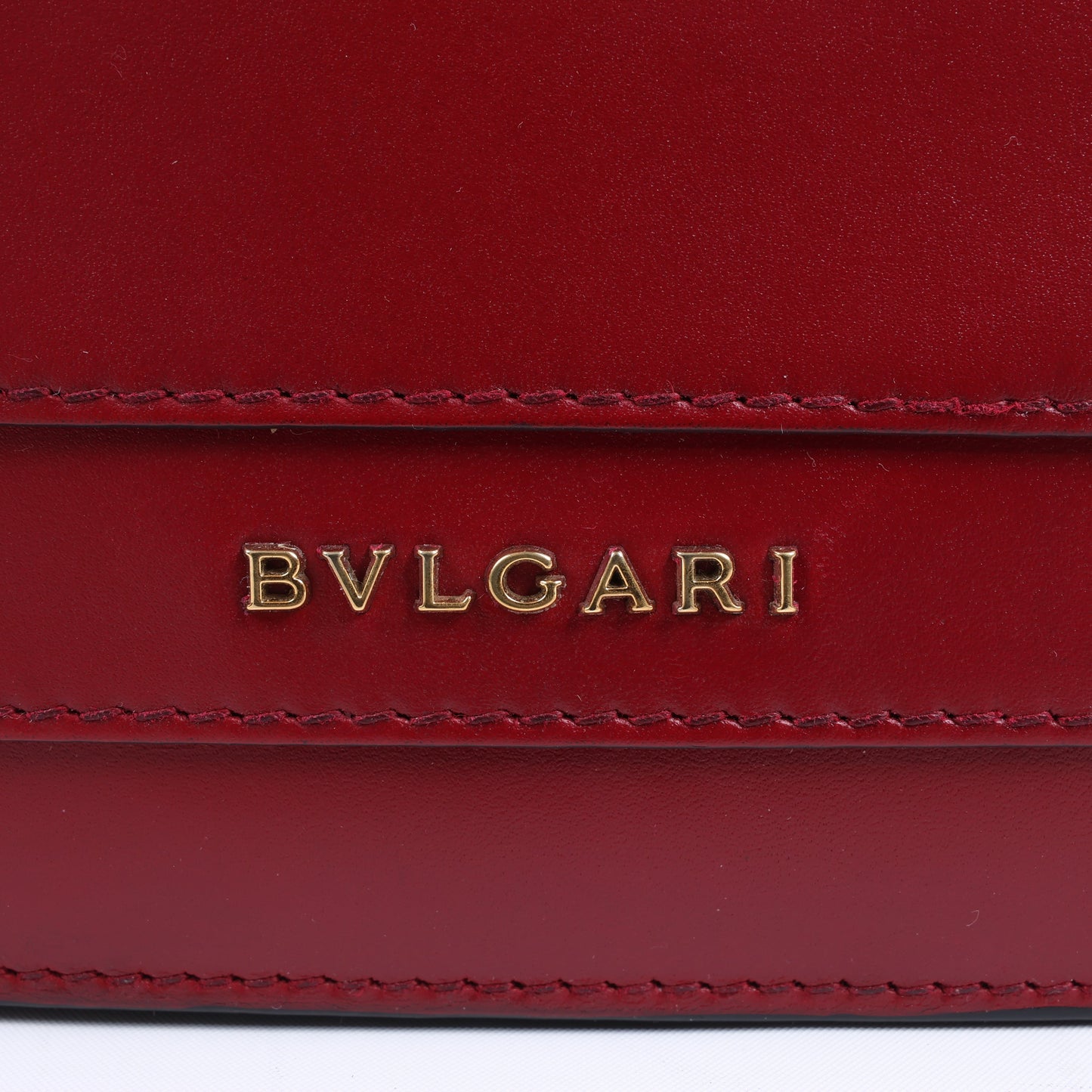 BVLGARI Serpenti Forever Schultertasche aus rotem Leder mit Kettenriemen