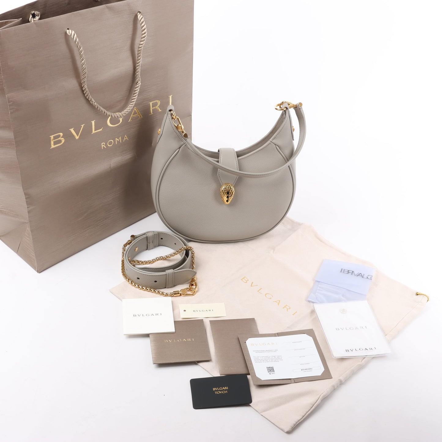 BVLGARI Serpenti-Schultertasche aus grauem Leder