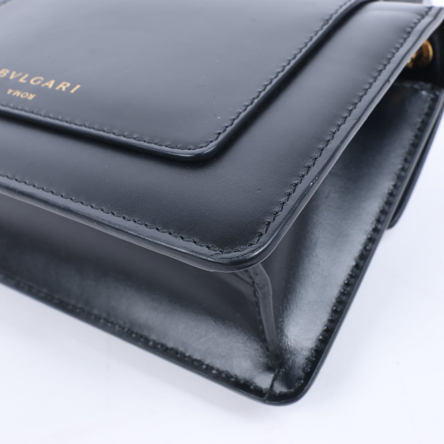 Bvlgari × Alexander Wang Serpenti Lederhandtasche in Schwarz